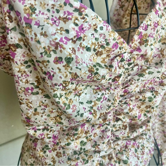 ASTR The Label Taupe Pink Floral Smocked Long Sleeve Cropped Blouse size M - Picture 2 of 6